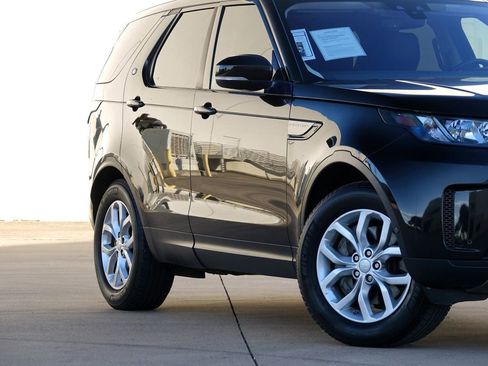 Used 2018 Land Rover Discovery SE image 19