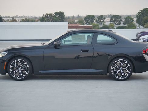 Used 2025 BMW 230i Coupe w/ Premium Package RWD image 4