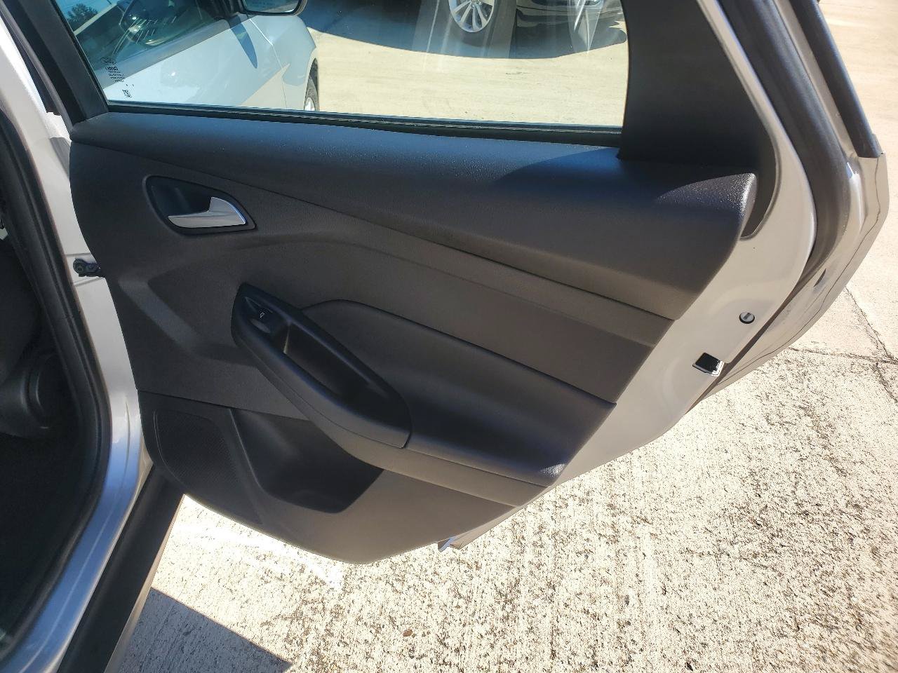 Used 2015 Ford Focus SE FWD image 8