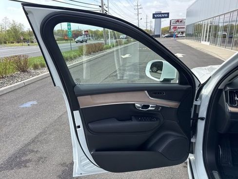 Used 2025 Volvo XC90 B6 Plus AWD/4WD image 18