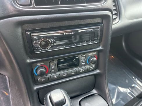 Used 2004 Chevrolet Corvette Coupe w/ Roof Package image 27