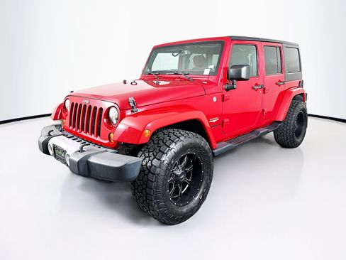 Used 2013 Jeep Wrangler Unlimited Sahara w/ Dual Top Group AWD/4WD image 3