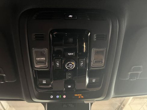 Used 2026 Chevrolet Tahoe High Country AWD/4WD image 46