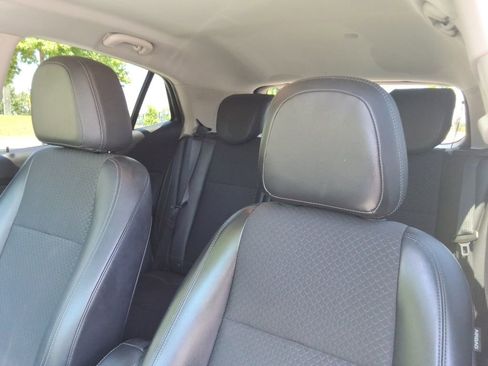 Used 2021 Buick Encore Preferred FWD image 22