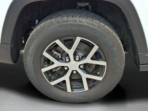 Certified 2023 Jeep Grand Cherokee L Limited w/ Luxury Tech Group II AWD/4WD image 26