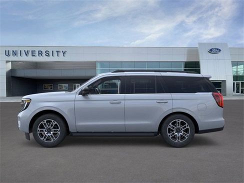 New 2025 Ford Expedition Active image 3