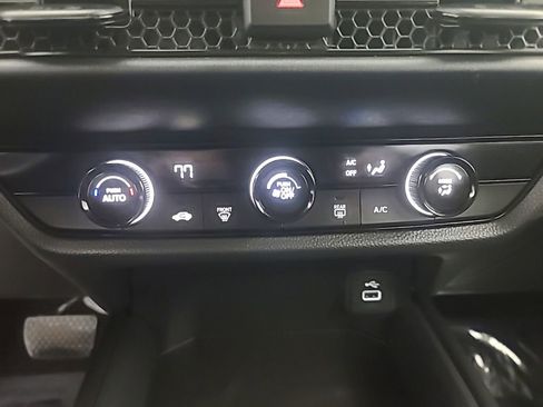 Used 2025 Honda HR-V LX image 31