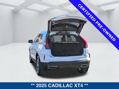 Used 2025 Cadillac XT4 Premium Luxury image 13