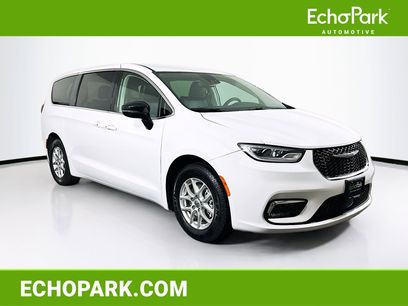 Used 2024 Chrysler Pacifica Touring-L