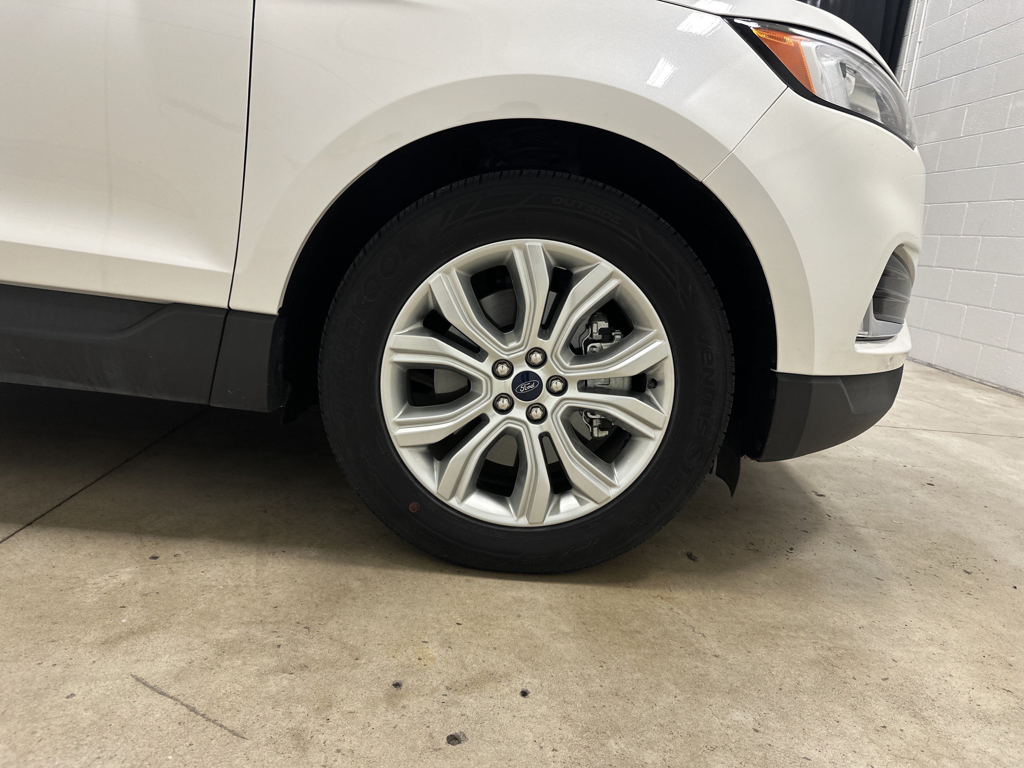 Used 2020 Ford Edge Titanium AWD/4WD image 13
