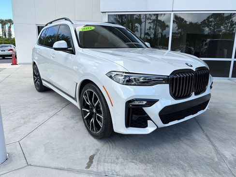 Used 2022 BMW X7 xDrive40i w/ M Sport Package AWD/4WD image 7