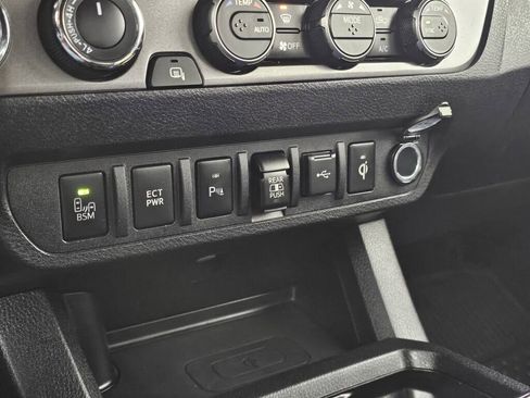 Used 2021 Toyota Tacoma TRD Off-Road image 29