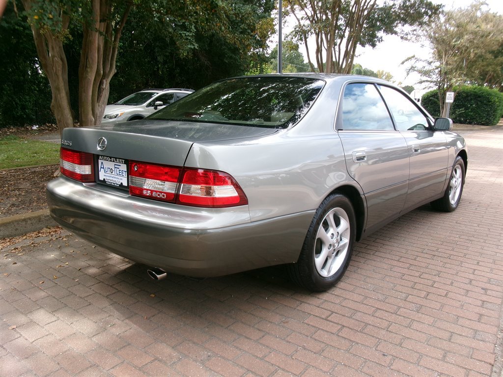 Used 2001 Lexus ES 330 w/ Lexus Value Pkg FWD image 8
