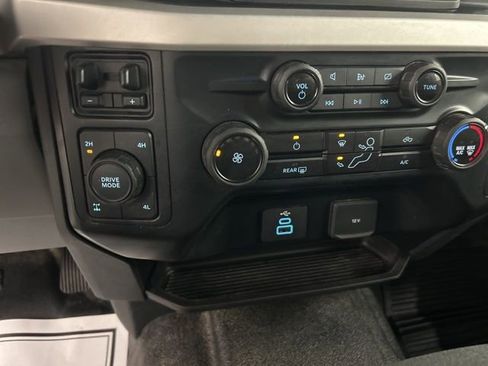 Used 2023 Ford F350 XLT w/ 360-Degree Camera Package AWD/4WD image 19