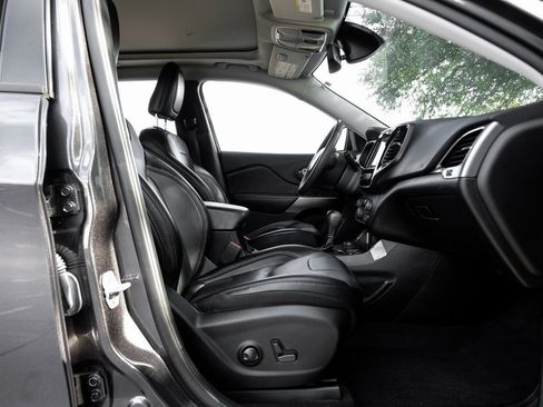 Used 2022 Jeep Cherokee Limited image 45