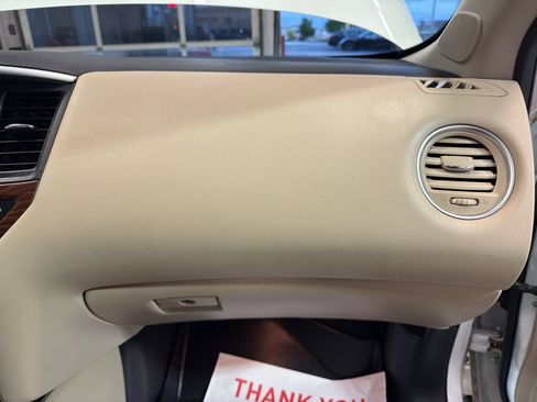 Used 2017 Nissan Pathfinder Platinum AWD/4WD image 22