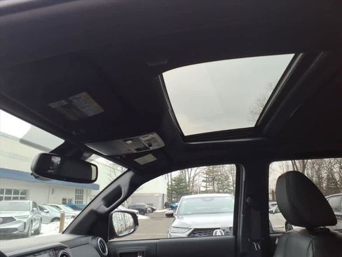 Used 2021 Toyota Tacoma TRD Sport image 12