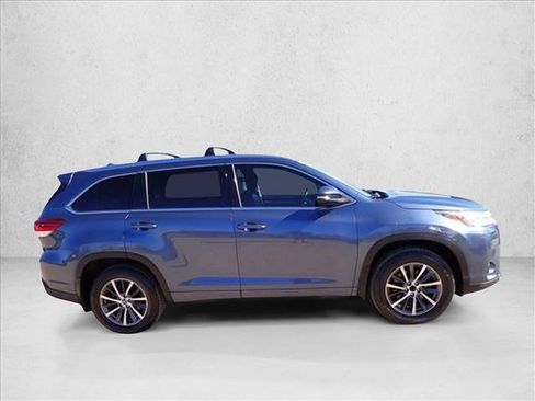Used 2017 Toyota Highlander XLE AWD/4WD image 5