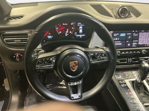 Used 2020 Porsche Macan Turbo image 12