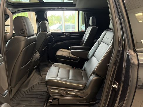 Used 2023 Cadillac Escalade ESV Sport AWD/4WD image 31