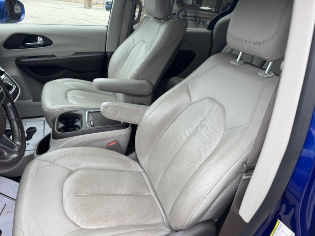 Used 2020 Chrysler Pacifica Touring-L Plus FWD image 9