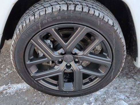 Used 2024 Jeep Compass Limited w/ High Altitude Package image 10