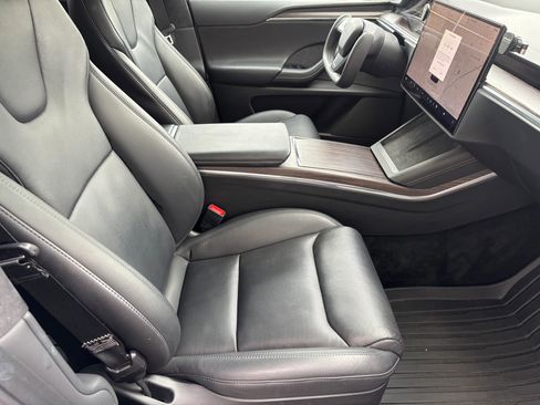 Used 2022 Tesla Model X image 12