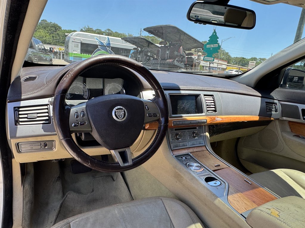 Used 2009 Jaguar XF Luxury RWD image 8