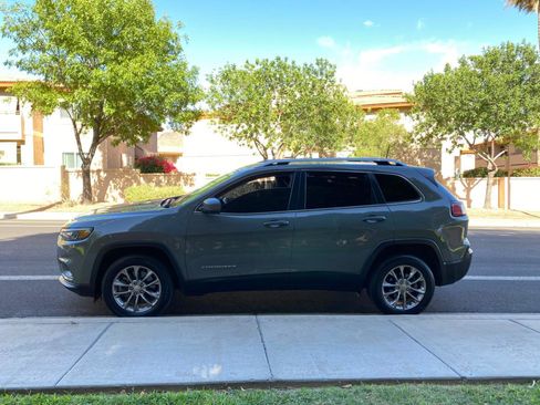 Used 2020 Jeep Cherokee Latitude Plus FWD image 12