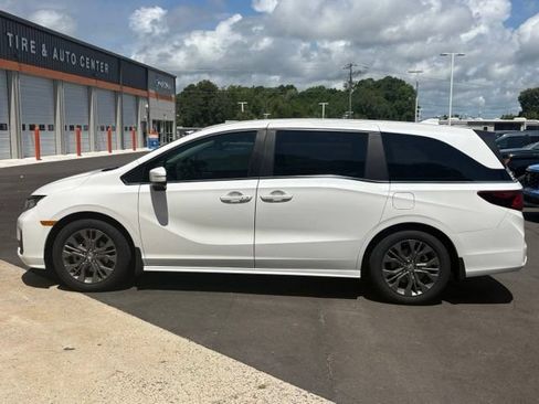 Used 2026 Honda Odyssey Touring image 2