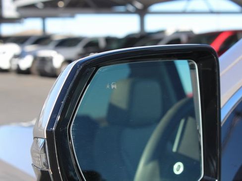 Used 2021 GMC Yukon Denali w/ Advanced Technology Package image 17