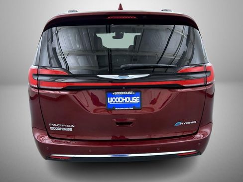 Used 2021 Chrysler Pacifica Touring-L image 6