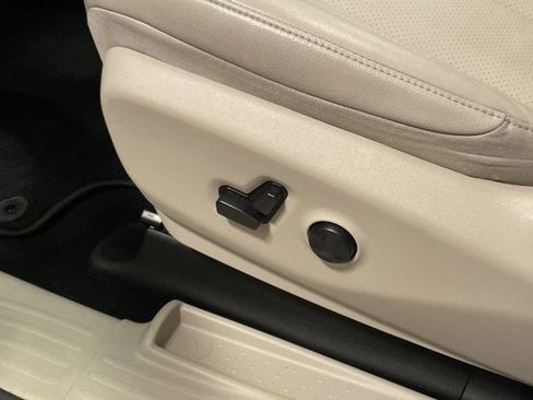 Used 2021 Chrysler Pacifica Touring-L image 14