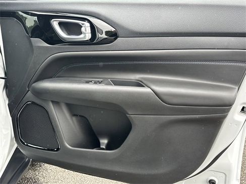 New 2026 Jeep Compass Latitude image 13