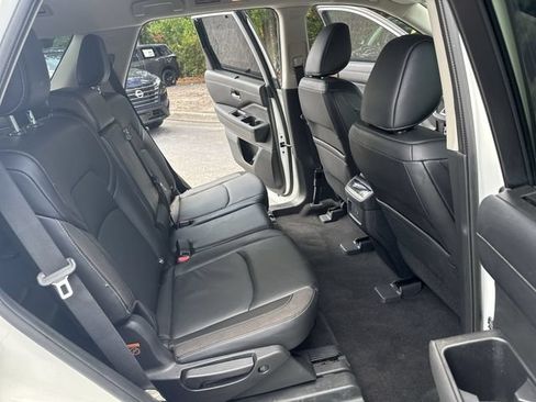 Used 2022 Nissan Pathfinder SL AWD/4WD image 11