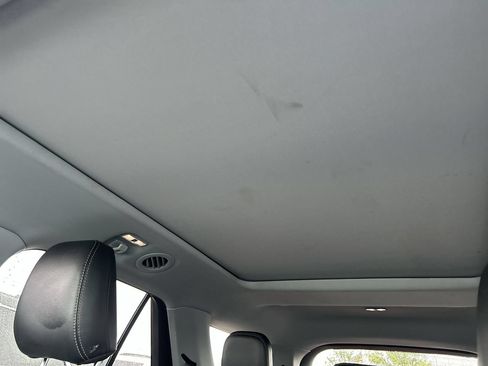 Used 2020 Ford Explorer XLT w/ Equipment Group 202A AWD/4WD image 28
