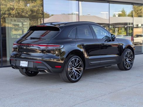 Certified 2026 Porsche Macan AWD/4WD image 9