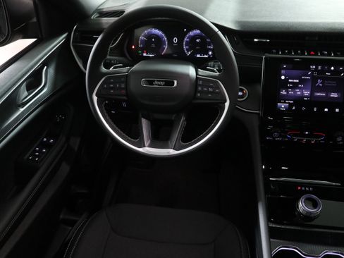 New 2025 Jeep Grand Cherokee L Laredo image 16