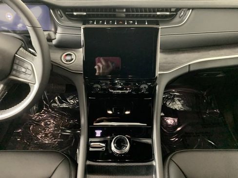 New 2025 Jeep Grand Cherokee L Limited image 14