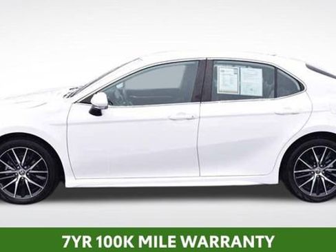 Certified 2022 Toyota Camry SE image 2