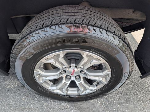 Used 2025 GMC Sierra 1500 SLT AWD/4WD image 10