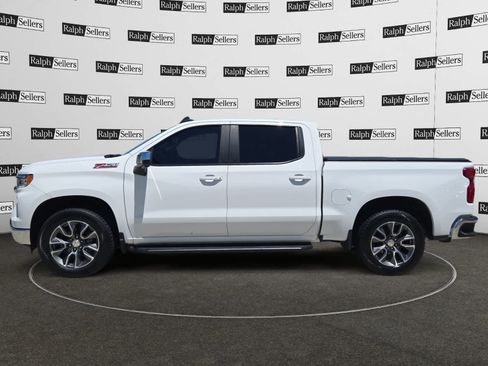 Used 2025 Chevrolet Silverado 1500 LT AWD/4WD image 3