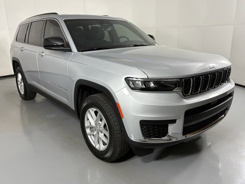 Used 2025 Jeep Grand Cherokee L Laredo image 2