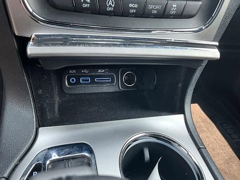 Used 2017 Jeep Grand Cherokee Altitude AWD/4WD image 24
