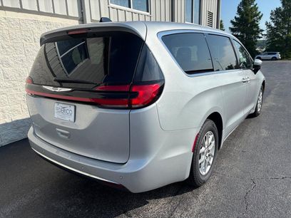 Used 2023 Chrysler Pacifica Touring-L