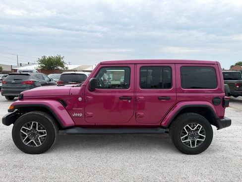 Used 2024 Jeep Wrangler Unlimited Sahara w/ Technology Group AWD/4WD image 5