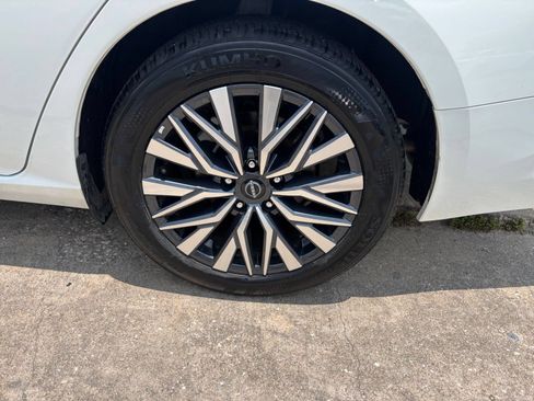 Used 2025 Nissan Altima 2.5 SV FWD image 30