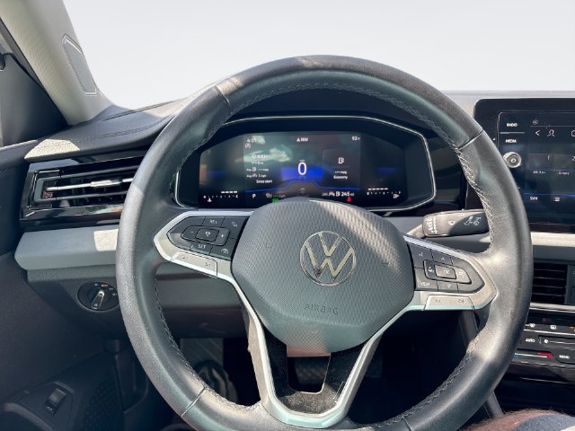 Used 2025 Volkswagen Jetta SE FWD image 14