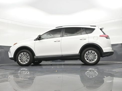 Used 2017 Toyota RAV4 LE FWD image 28