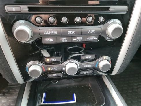 Used 2013 Nissan Pathfinder SV FWD image 12
